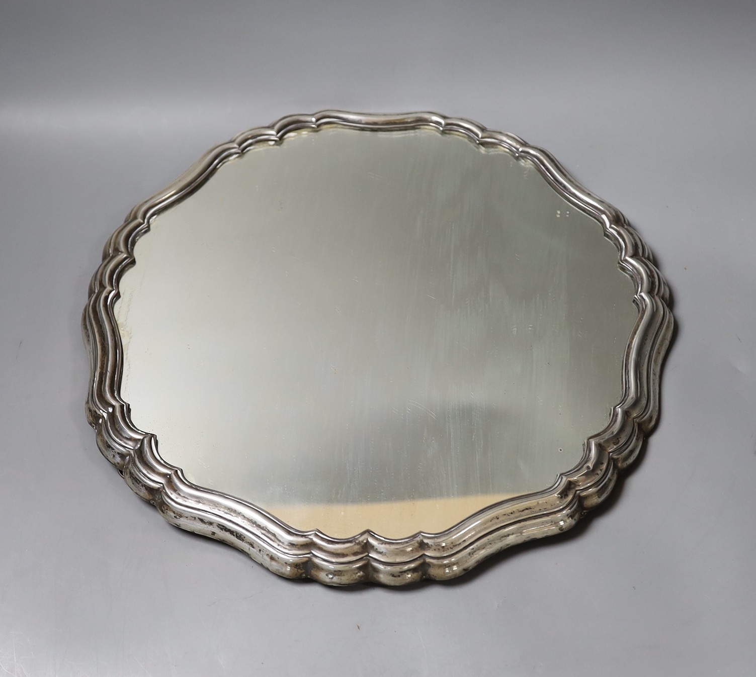 A mid 20th century Italian 800 standard white metal mounted mirrored cake plateau, 37cm.